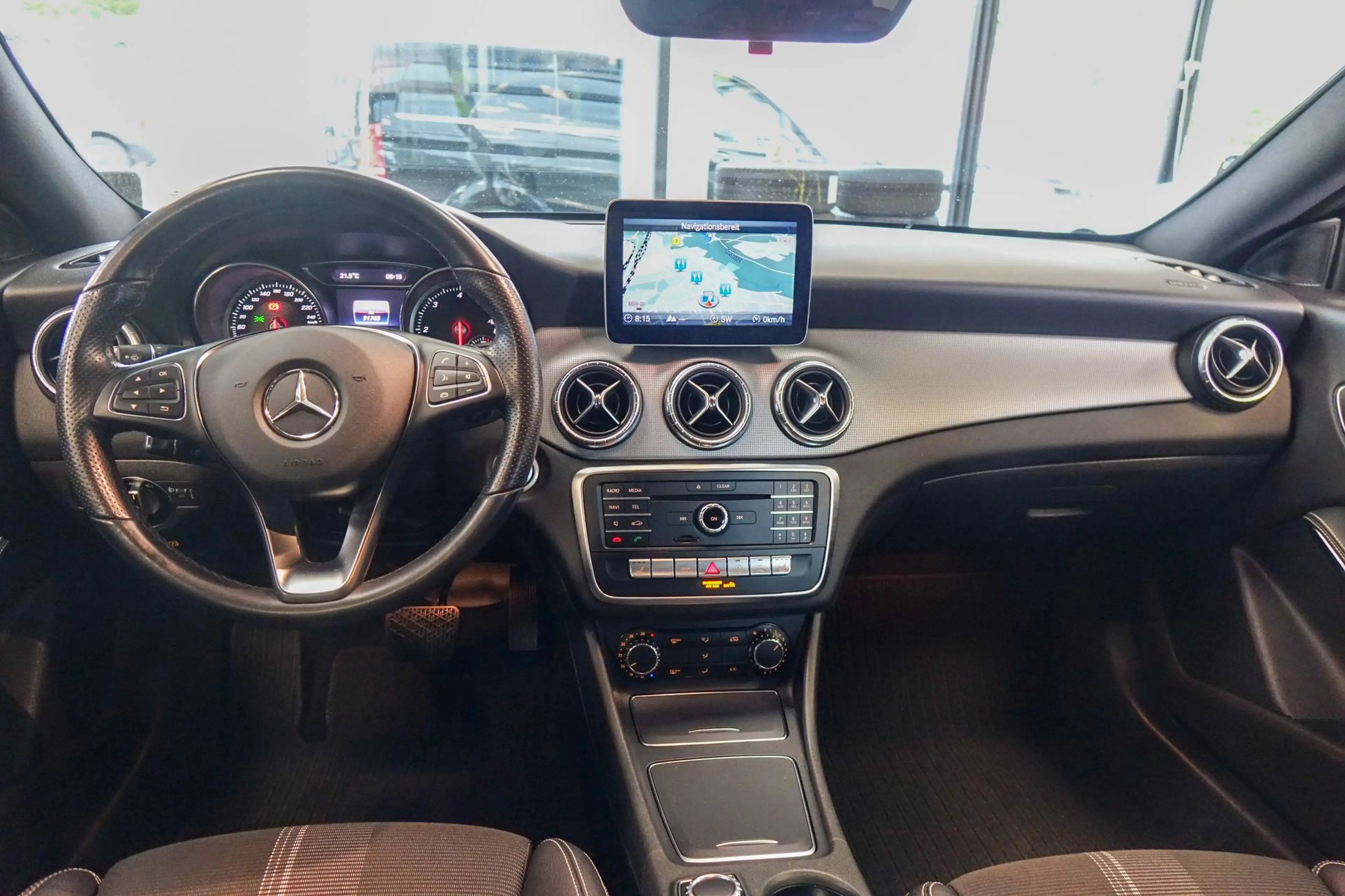 Mercedes-Benz CLA 200 CLA 200 CDI Urban +Himmel schwarz+ — photo 7