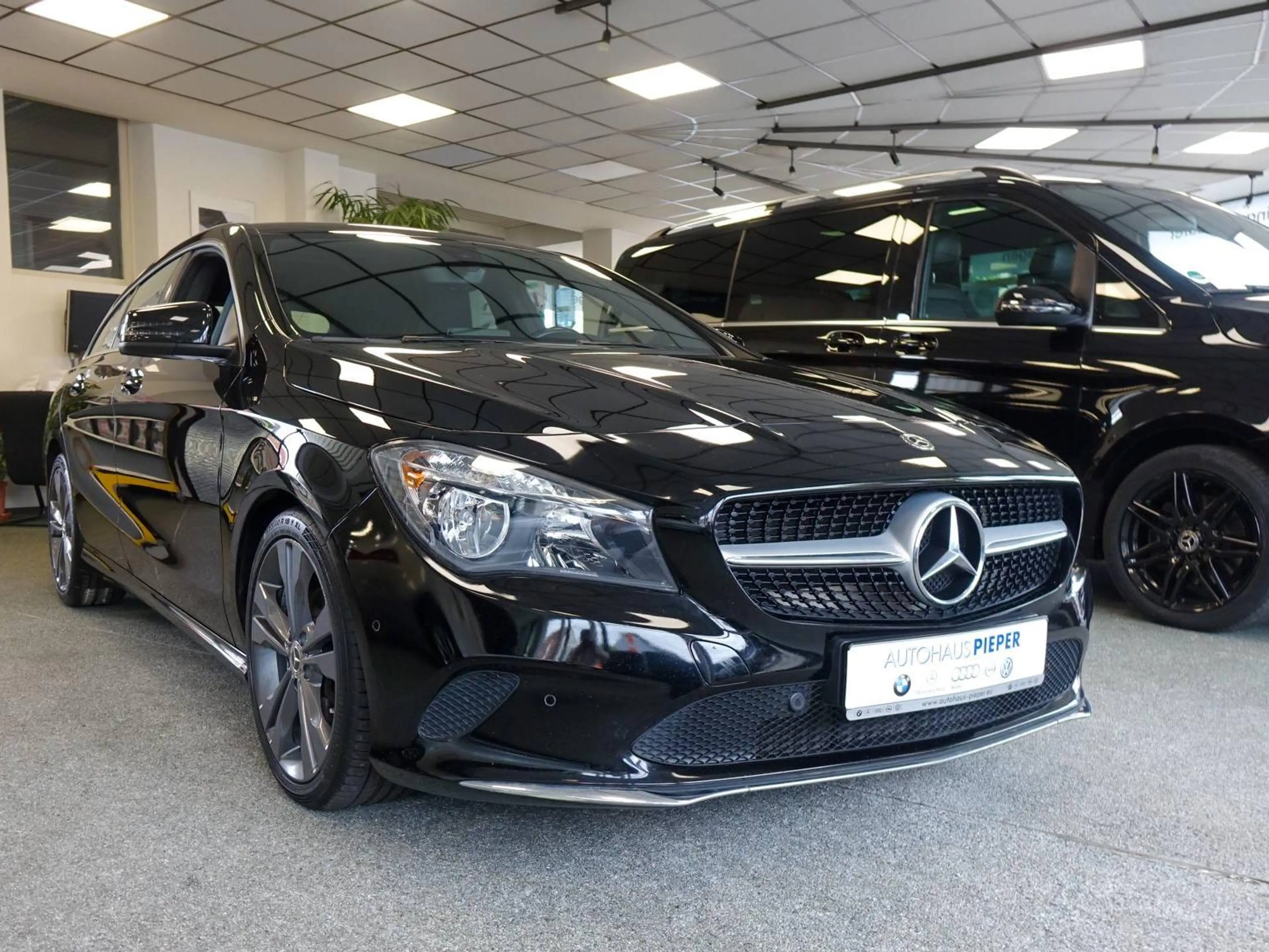Mercedes-Benz CLA 200 CLA 200 CDI Urban +Himmel schwarz+