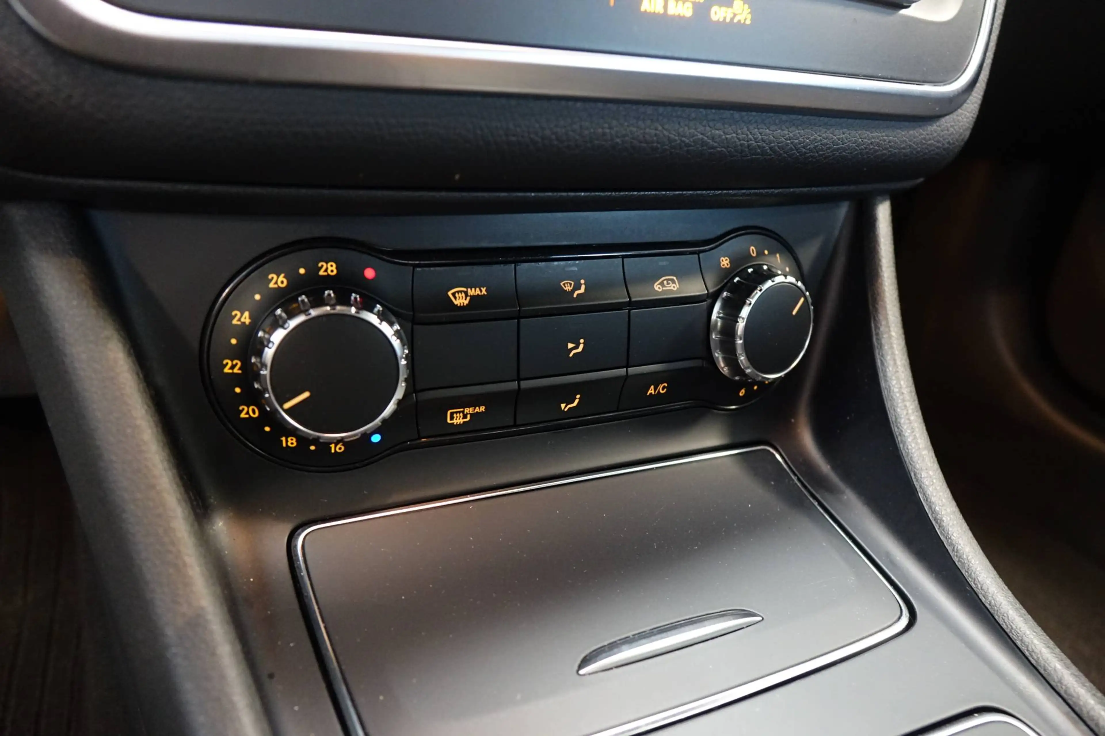 Mercedes-Benz CLA 200 CLA 200 CDI Urban +Himmel schwarz+ — photo 11