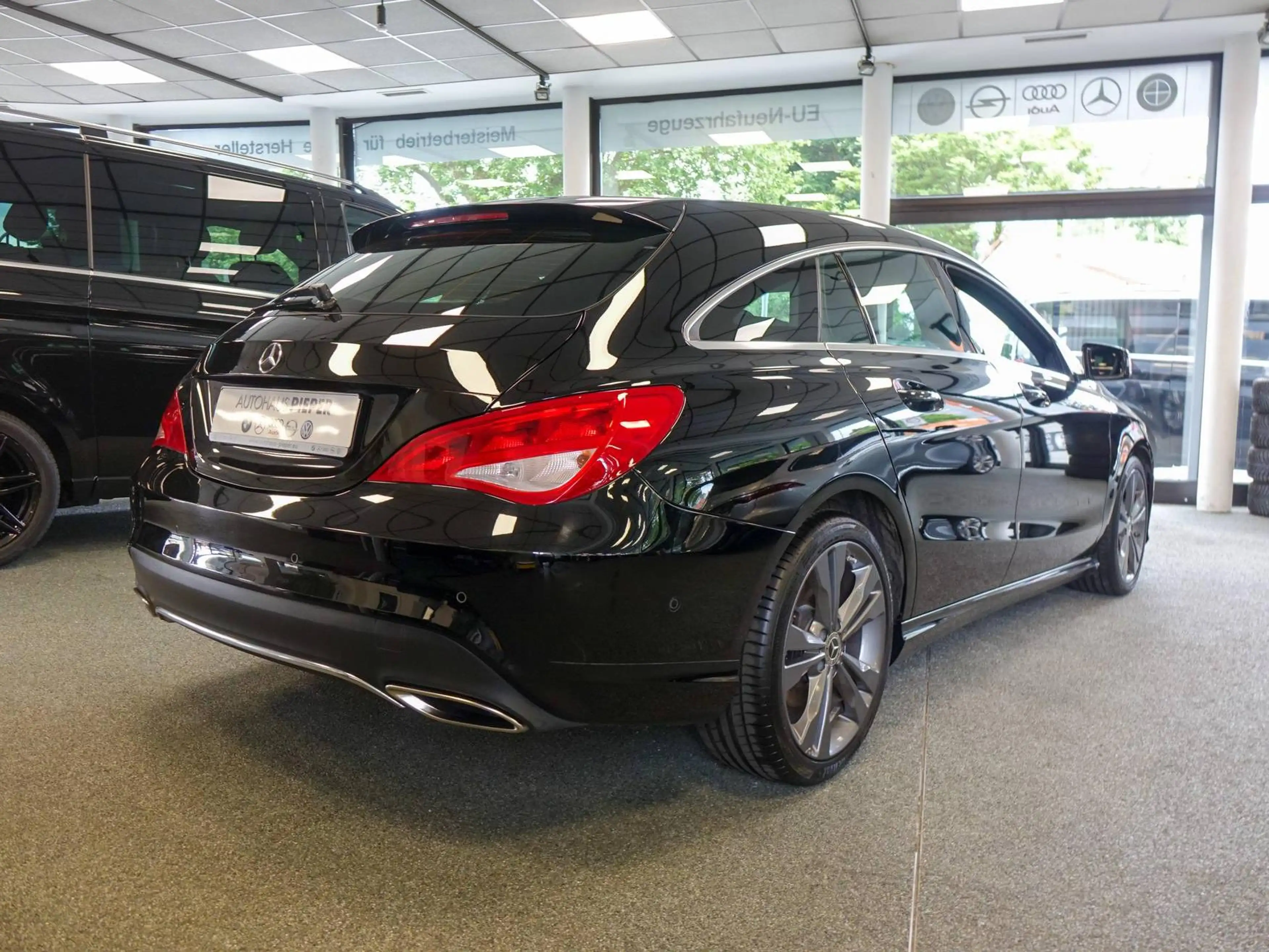 Mercedes-Benz CLA 200 CLA 200 CDI Urban +Himmel schwarz+ — photo 4