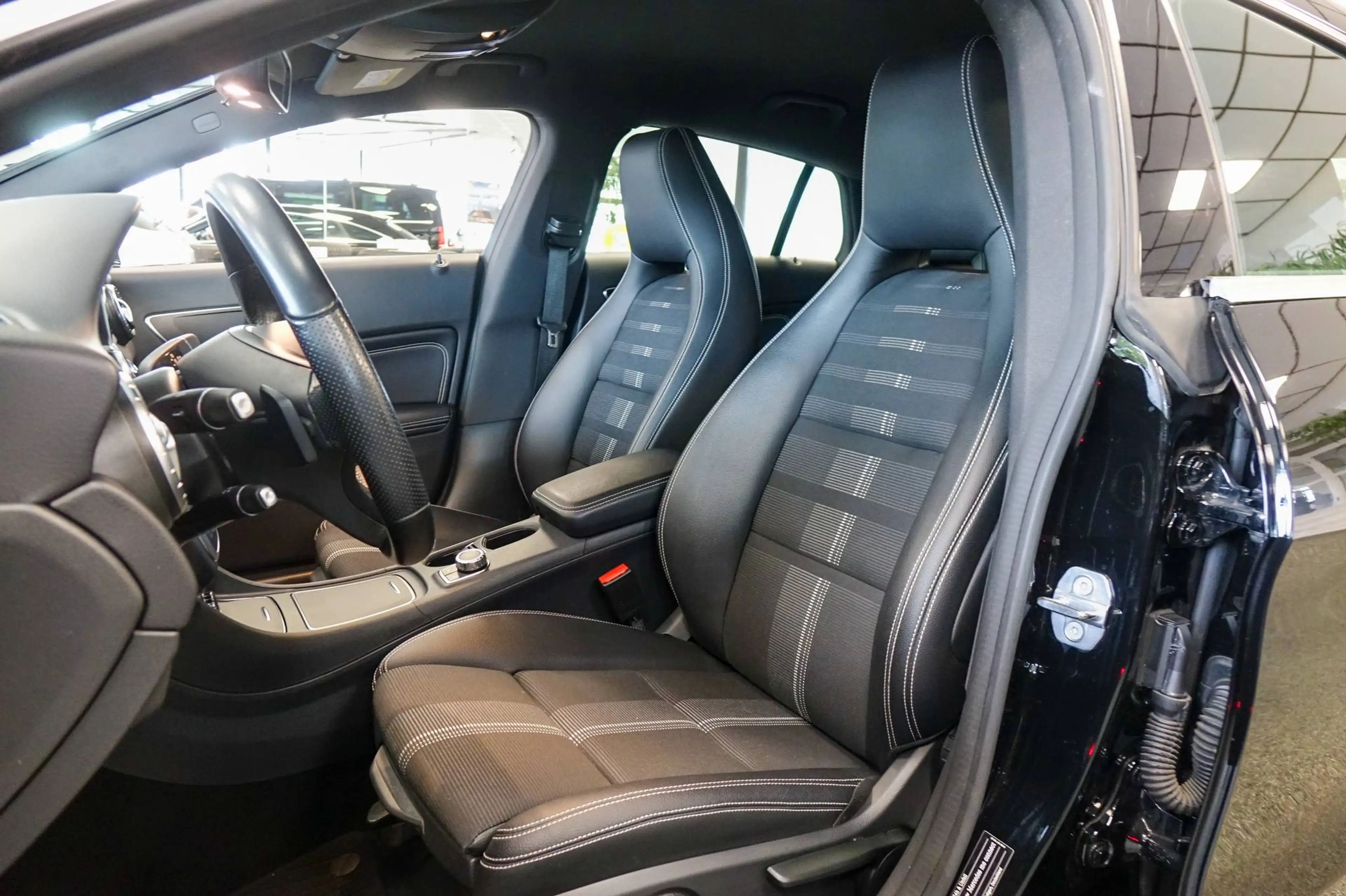 Mercedes-Benz CLA 200 CLA 200 CDI Urban +Himmel schwarz+ — photo 6