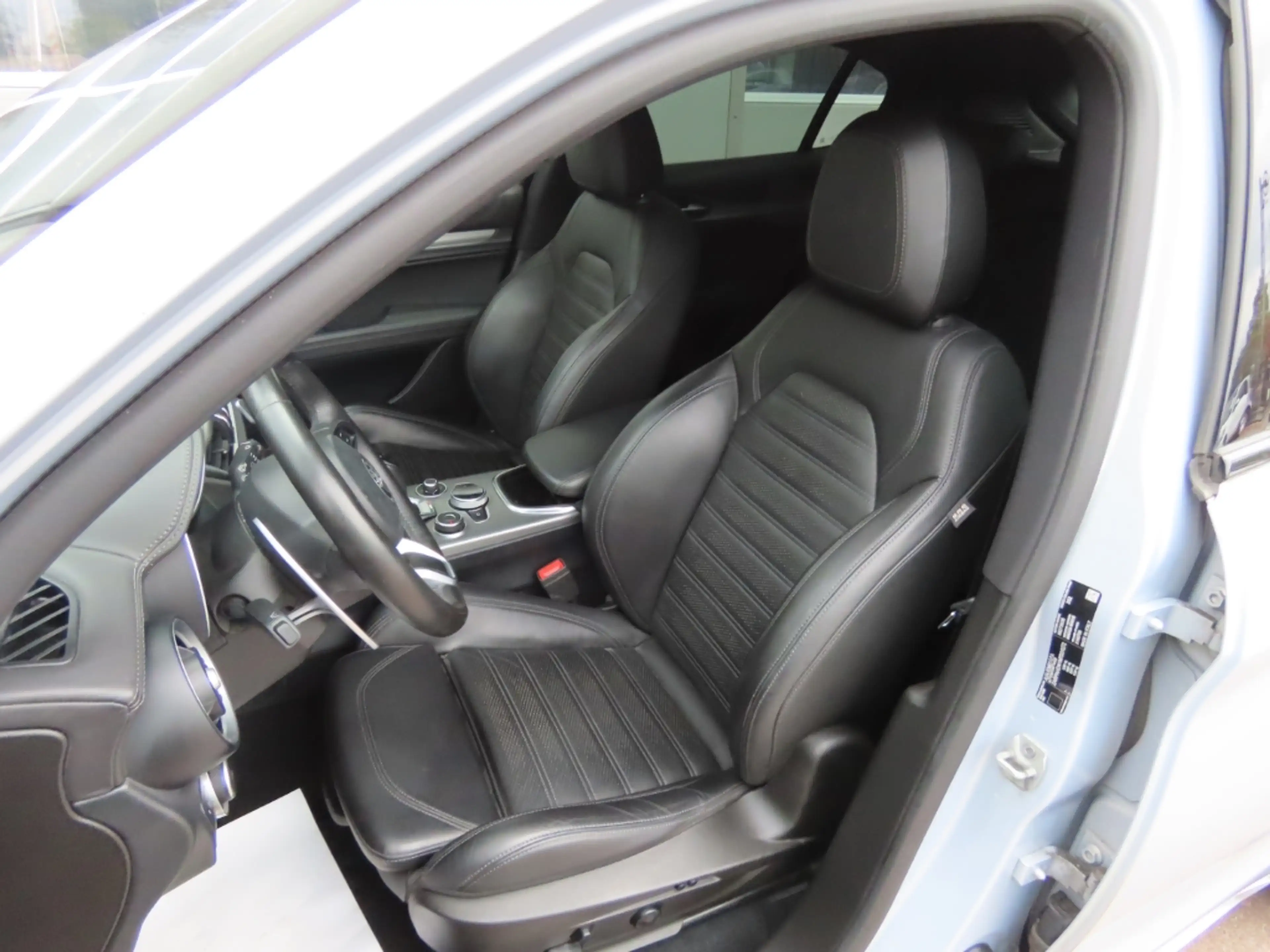 Alfa Romeo Stelvio Veloce Q4 — photo 9