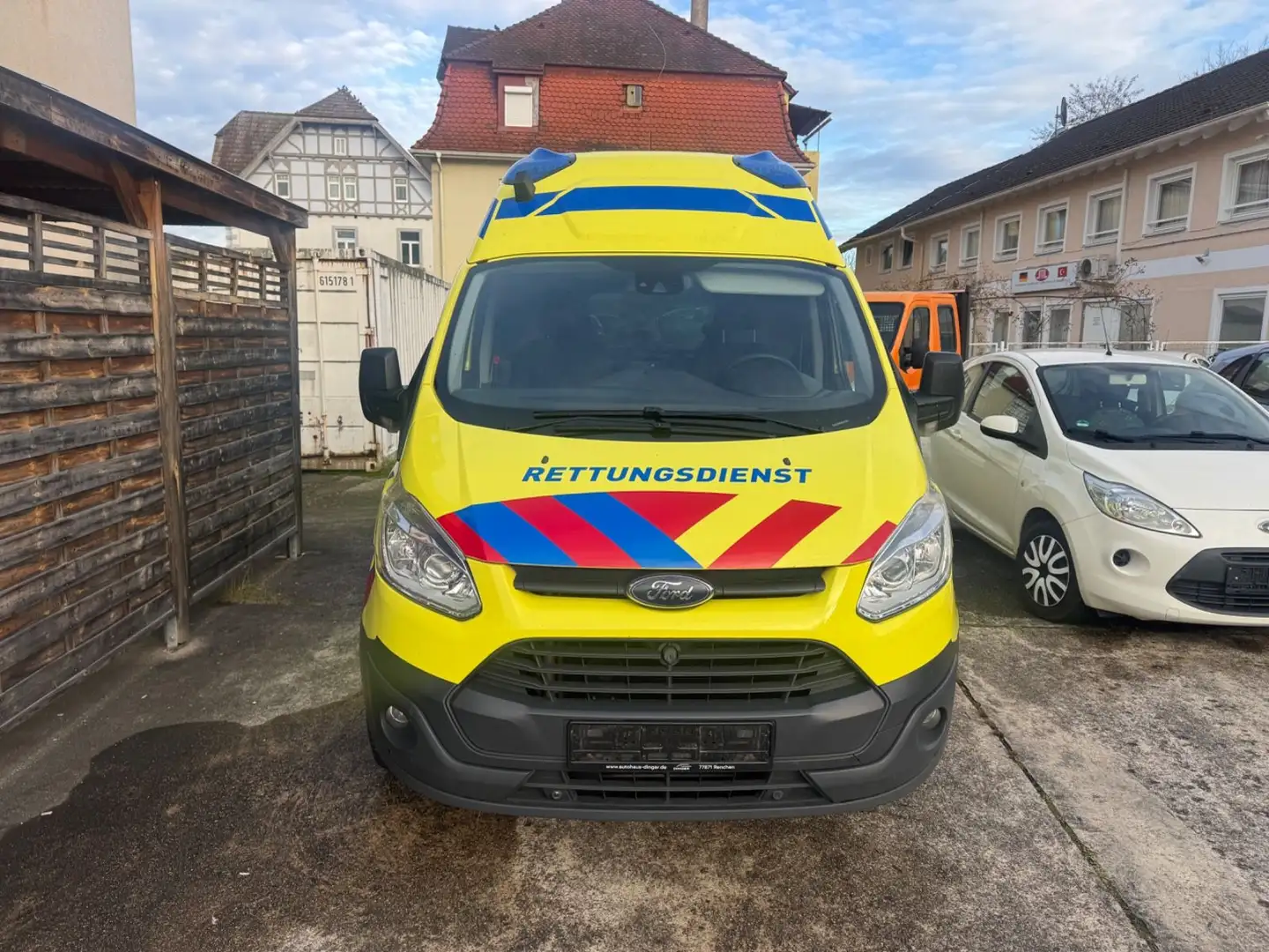Ford Transit Tourneo Custom Kombi 330 L2*RTW*KRANKENWAGEN Jaune - 2
