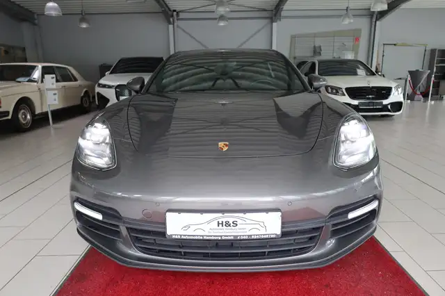 Porsche Panamera view 11