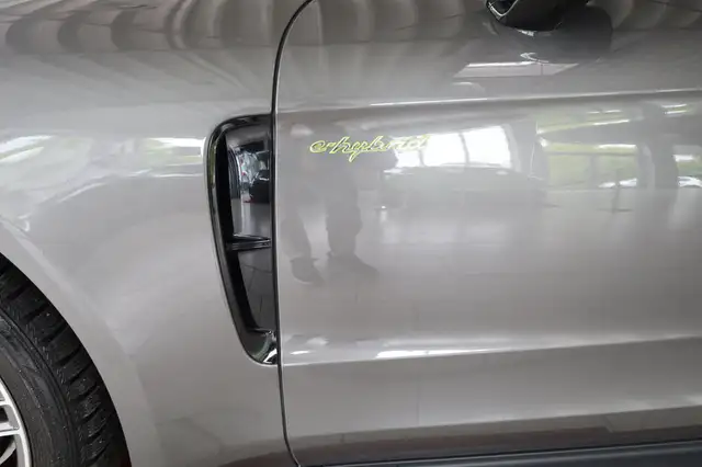 Porsche Panamera view 13