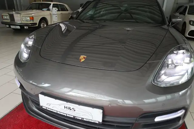 Porsche Panamera view 10