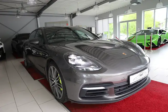 Porsche Panamera view 9