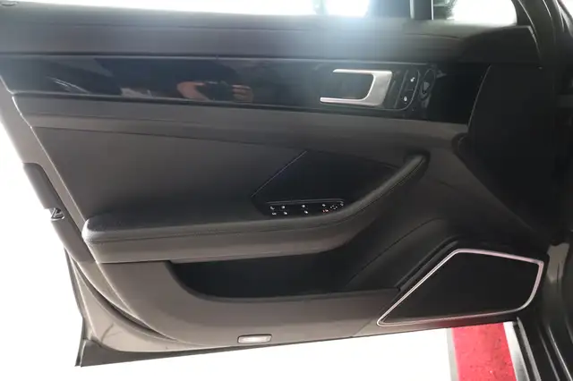 Porsche Panamera view 14