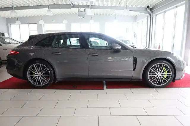 Porsche Panamera view 8