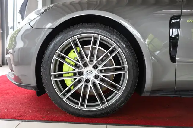 Porsche Panamera view 12