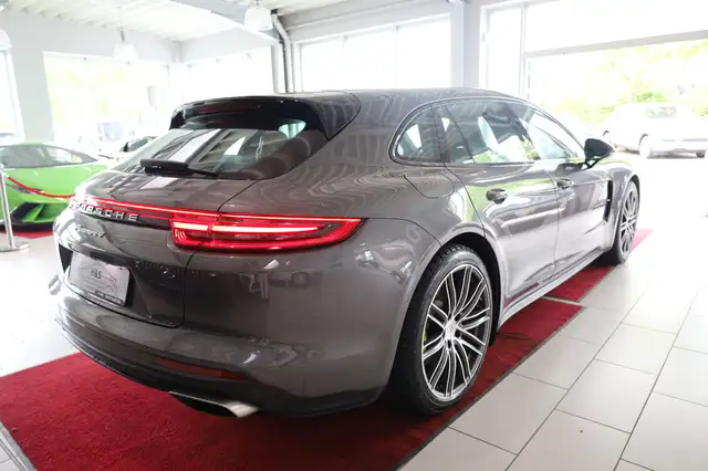 Porsche Panamera view 7