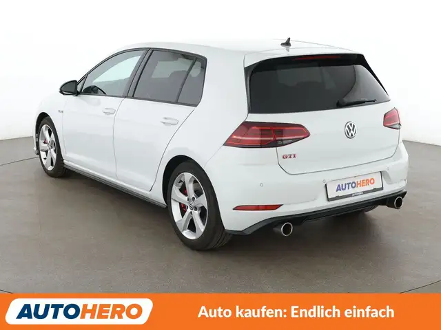 Volkswagen Golf view 4