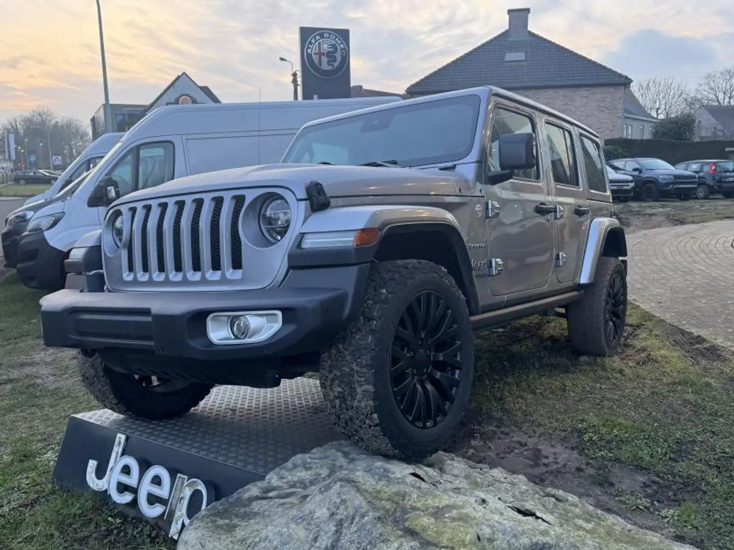 Jeep Wrangler Unlimited Sahara Argent - 1