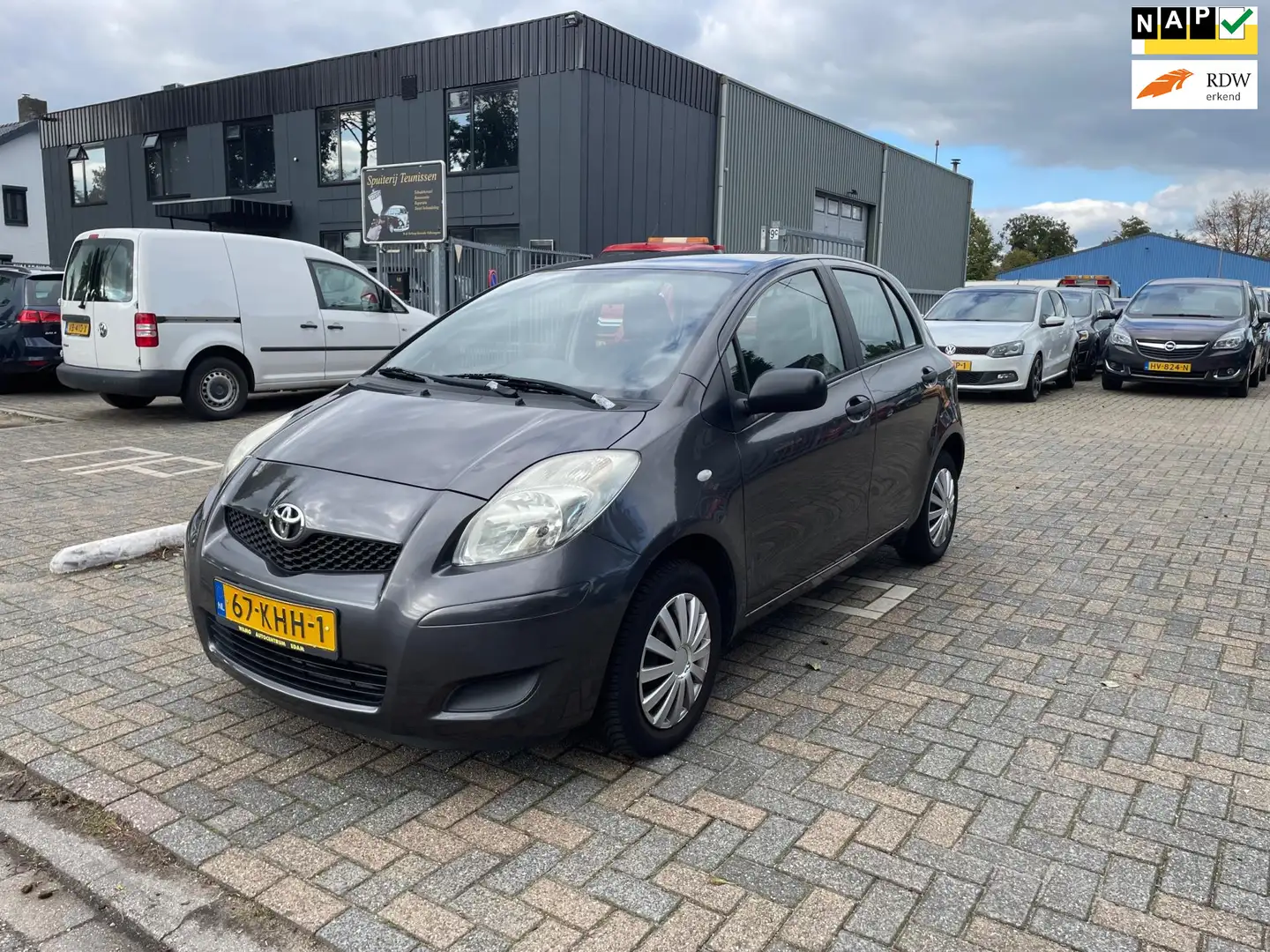 Toyota Yaris 1.0 VVTi Acces - Nw Apk - Vol Ondh Grijs - 1
