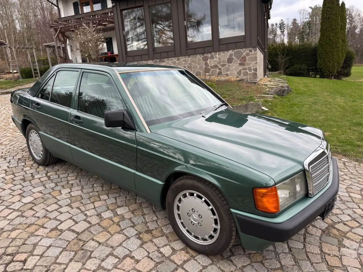 Mercedes-Benz 190 E 2,6 Schalter 146000 KM, rostfrei! Verde - 2