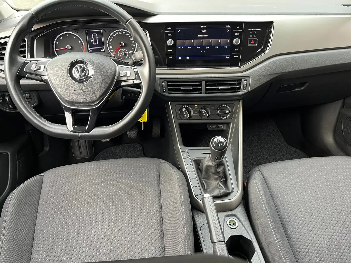 Volkswagen Polo 1.0 MPI Comfortline Schwarz - 2