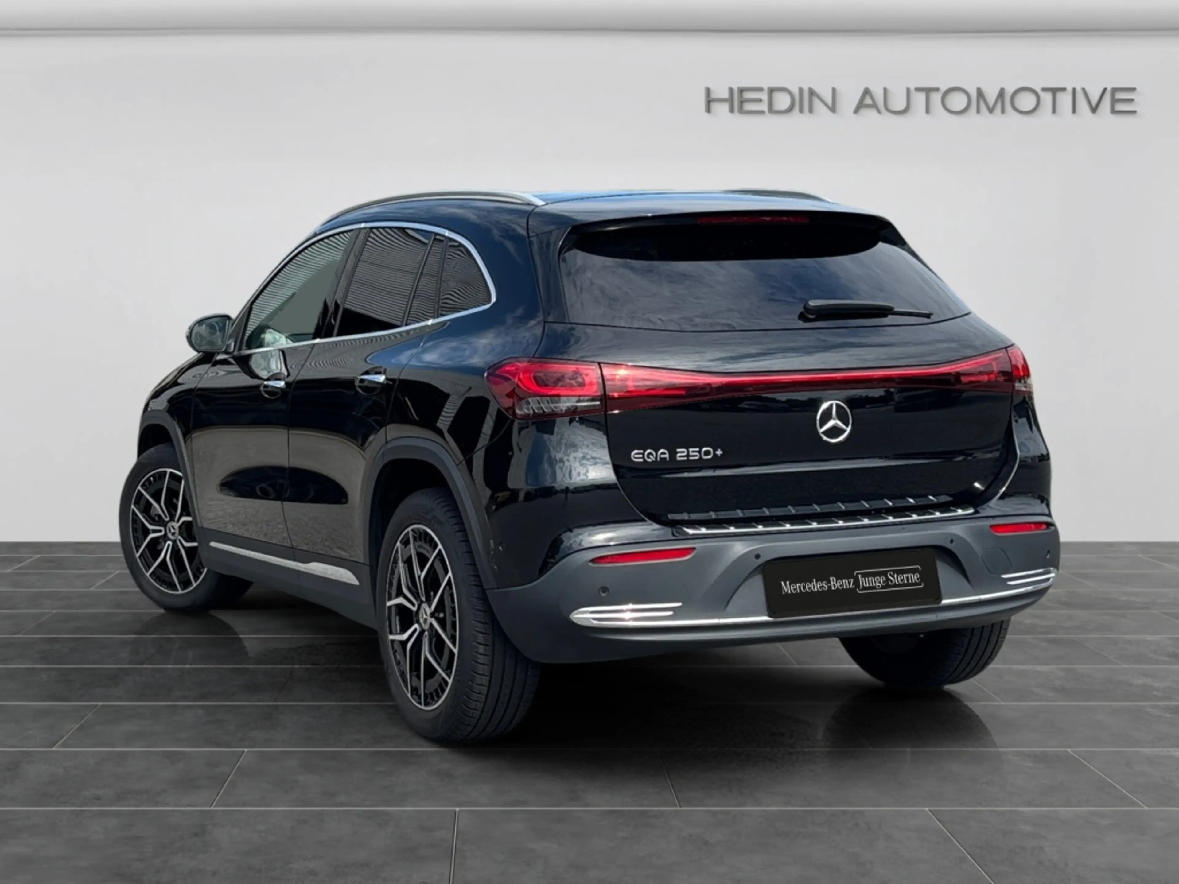 Mercedes-Benz EQA 250 + PROGRESSIVE|DISTR|HUD|MBUX|360°|PANO — photo 4