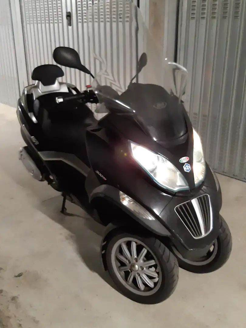 Piaggio MP3 300 Negru - 1