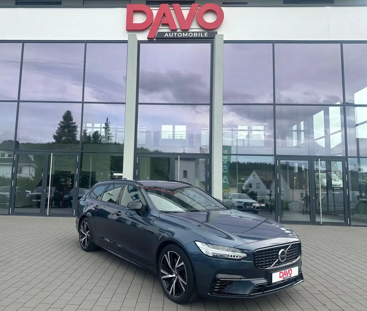 Volvo V90 Kombi R Design Expression Recharge AWD Plug Blau - 2