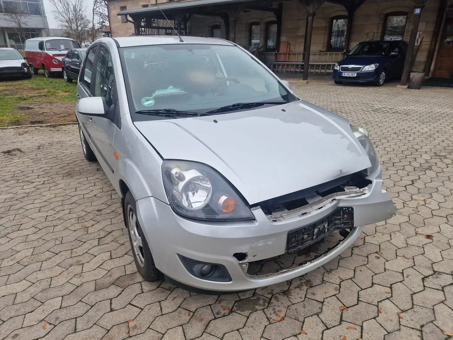Ford Fiesta 1.4 Trend Silber - 1