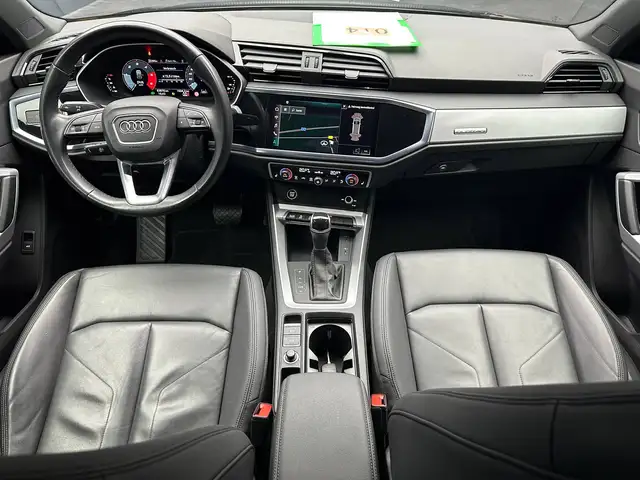 Audi Q3 view 12