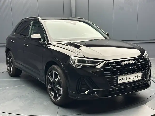 Audi Q3 view 7