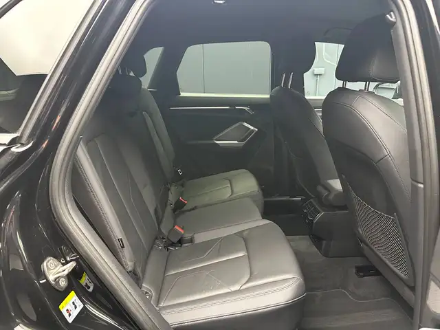 Audi Q3 view 25