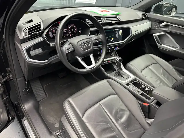 Audi Q3 view 15