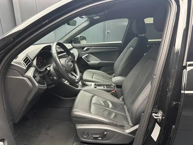 Audi Q3 view 14