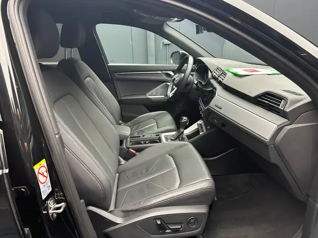 Audi Q3 view 10