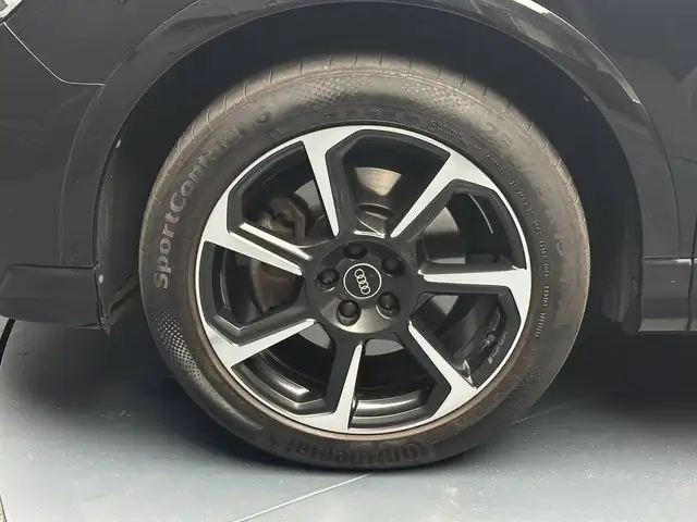 Audi Q3 view 9