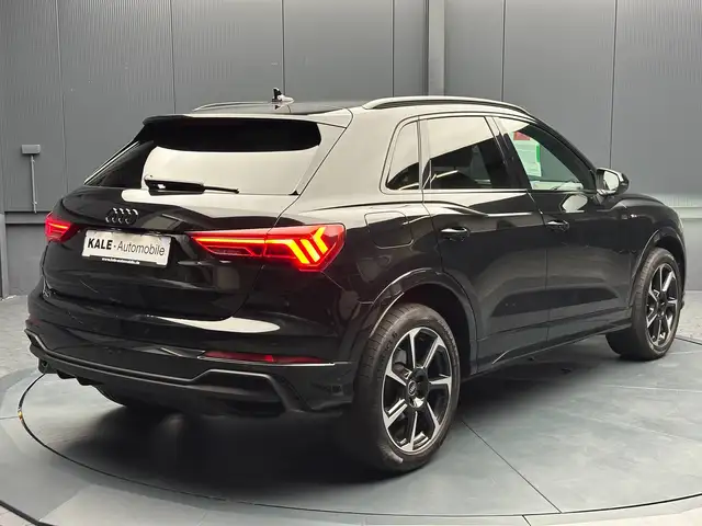 Audi Q3 view 5