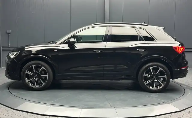 Audi Q3 view 2