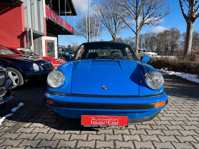 Porsche 911 view 3