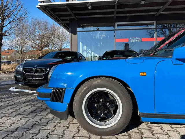Porsche 911 view 9