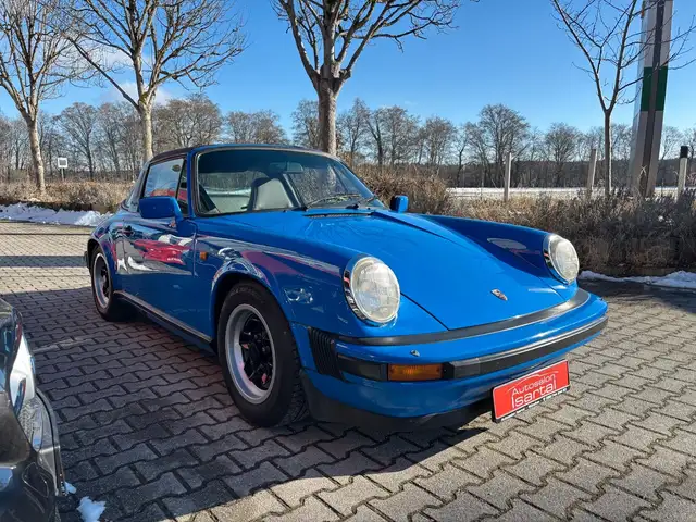 Porsche 911 view 4