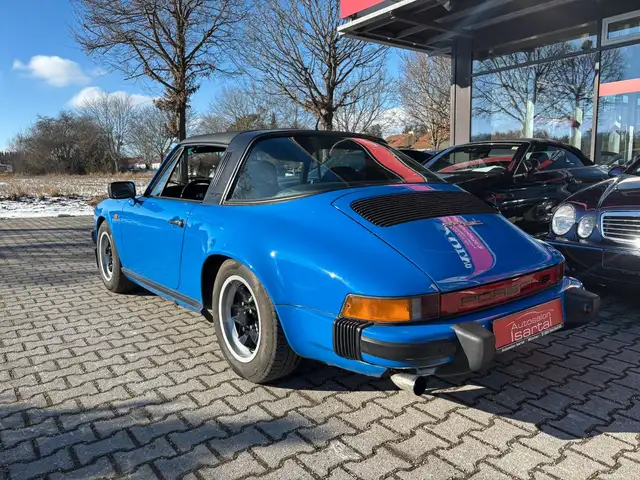 Porsche 911 view 5