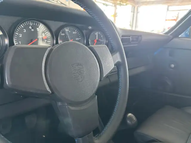 Porsche 911 view 15