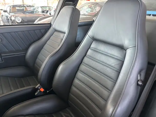 Porsche 911 view 13
