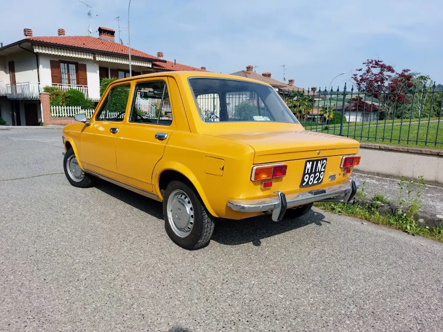 Fiat 128 Giallo - 2