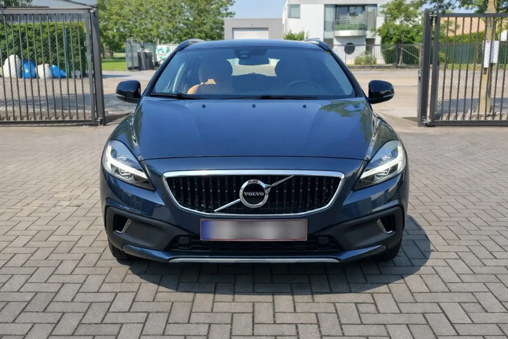 Volvo V40 Cross Country D2 Plus 120 Grau - 2