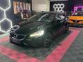 Volvo V40 T2 2.0 122 ch Édition BVM6 ~ Toit panoramique ~ Radar AR ~ Feux full LED ~ Bluetooth ~ Noir - thumbnail 2