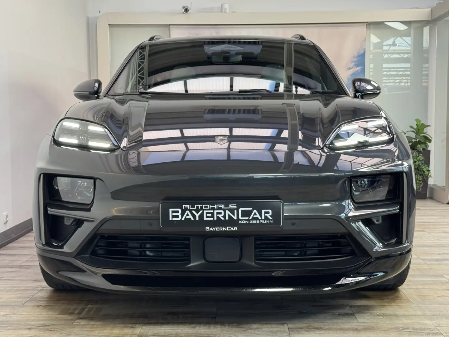 Porsche Macan Turbo AHK Panorama Sitzlüftung 22Zoll Inno Gris - 2