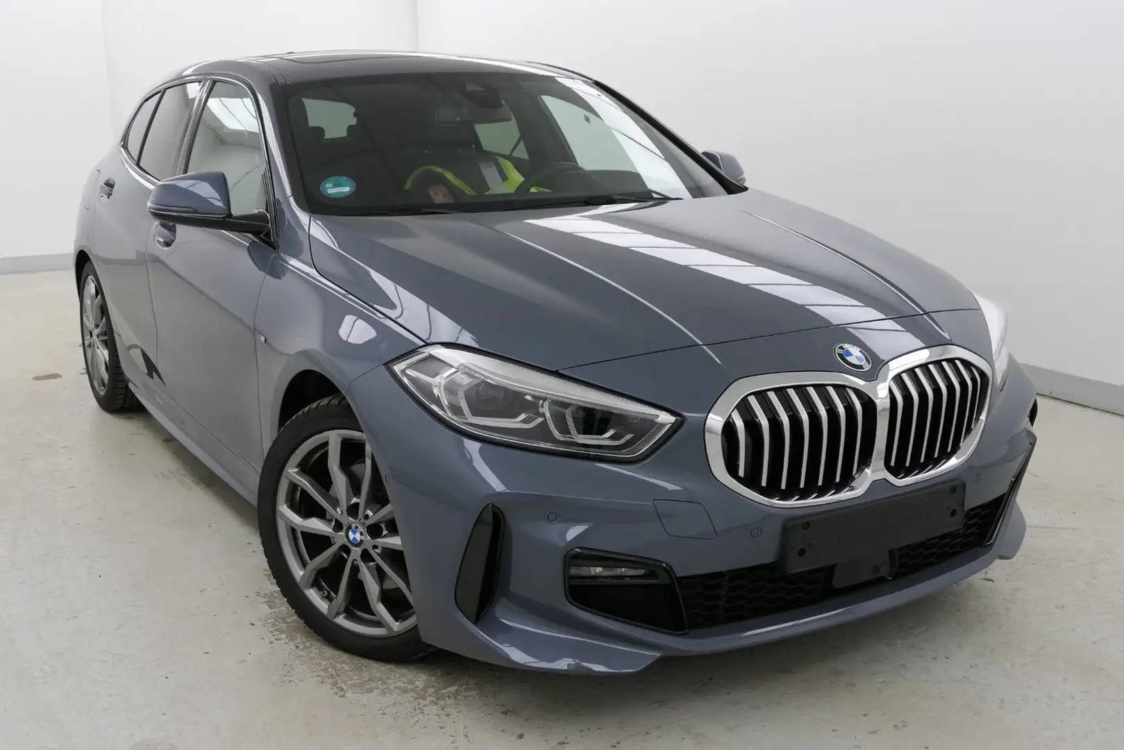 BMW 118 i M Sport HIFI/ADAPTLED/PANO/KAMERA/APPLE Grau - 2