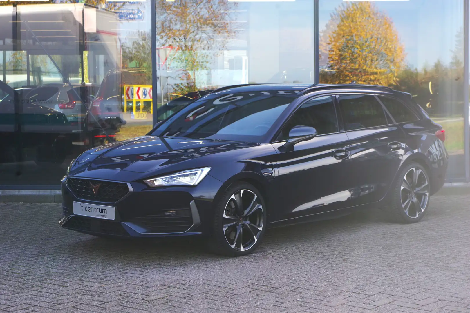 CUPRA Leon Sportstourer 1.4 e-Hybrid VZ 245 PK Adrenaline, Ad Blauw - 1