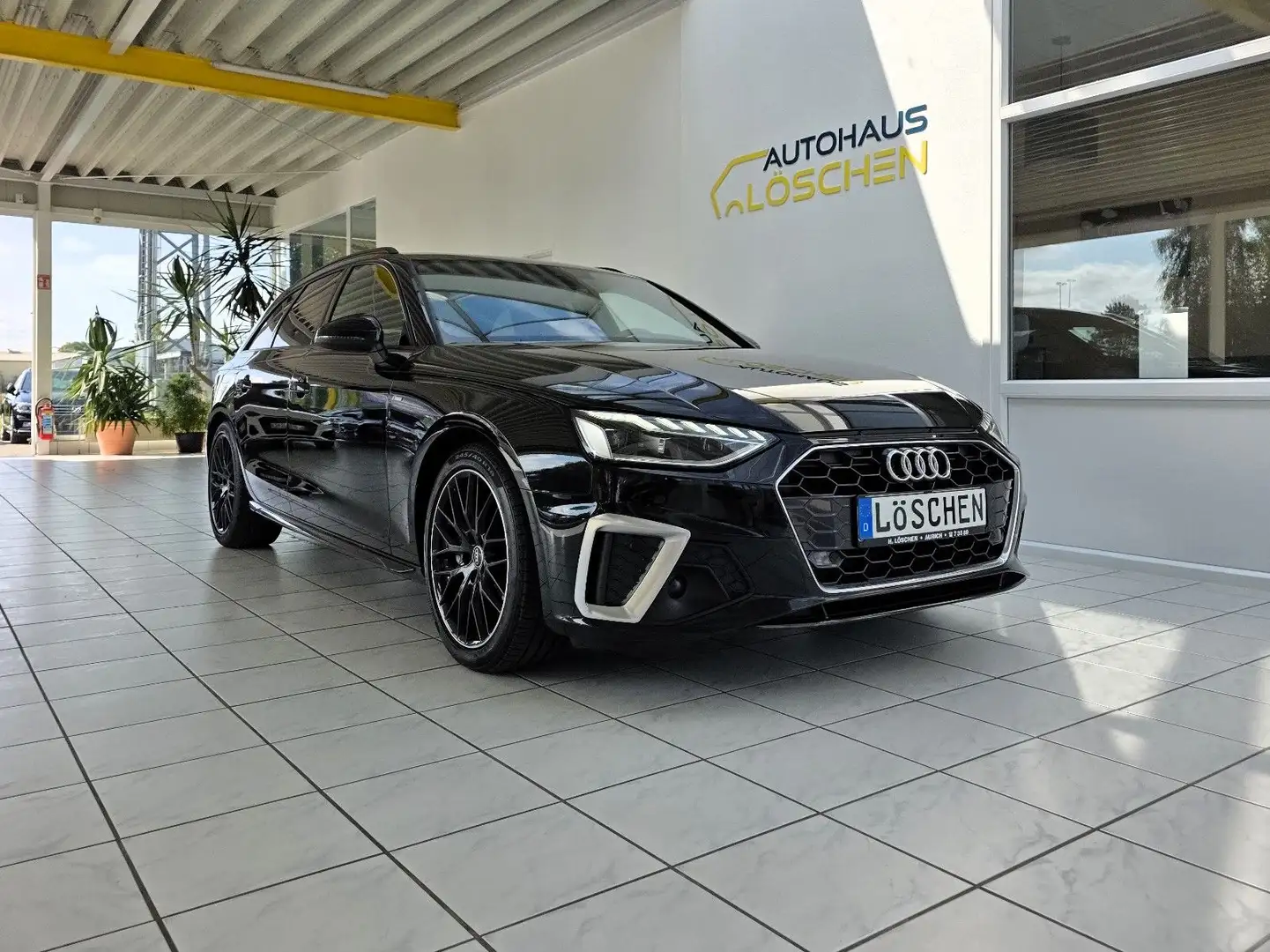 Audi A4 Avant 40 TDI S Line Panorama Standheizung B&O Noir - 1