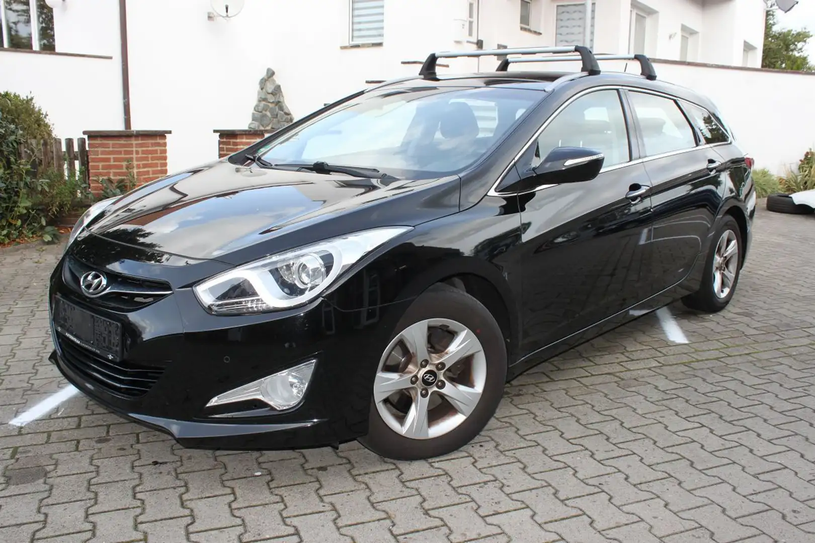 Hyundai i40 cw 1.7 CRDI - Sitzheizung-Tempomat-Keyless Noir - 1