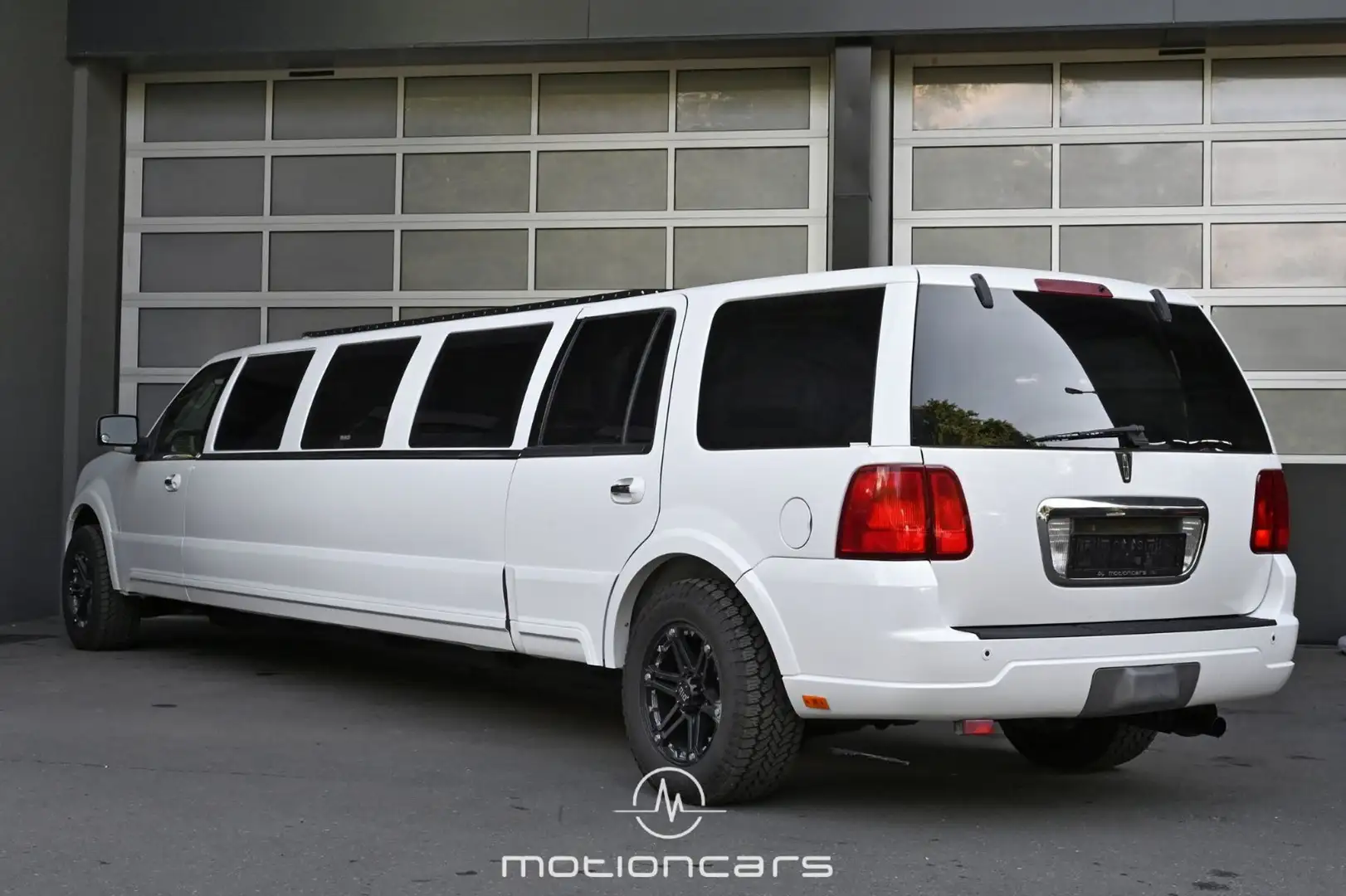 Lincoln Navigator Limousine Weiß - 2
