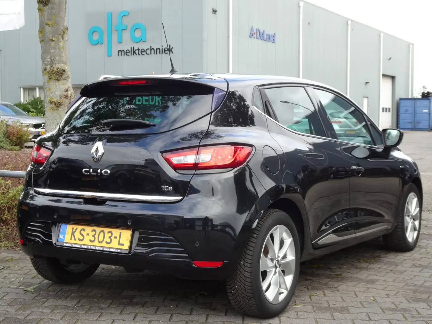 Renault Clio 0.9 TCe 5-Drs Limited Noir - 2