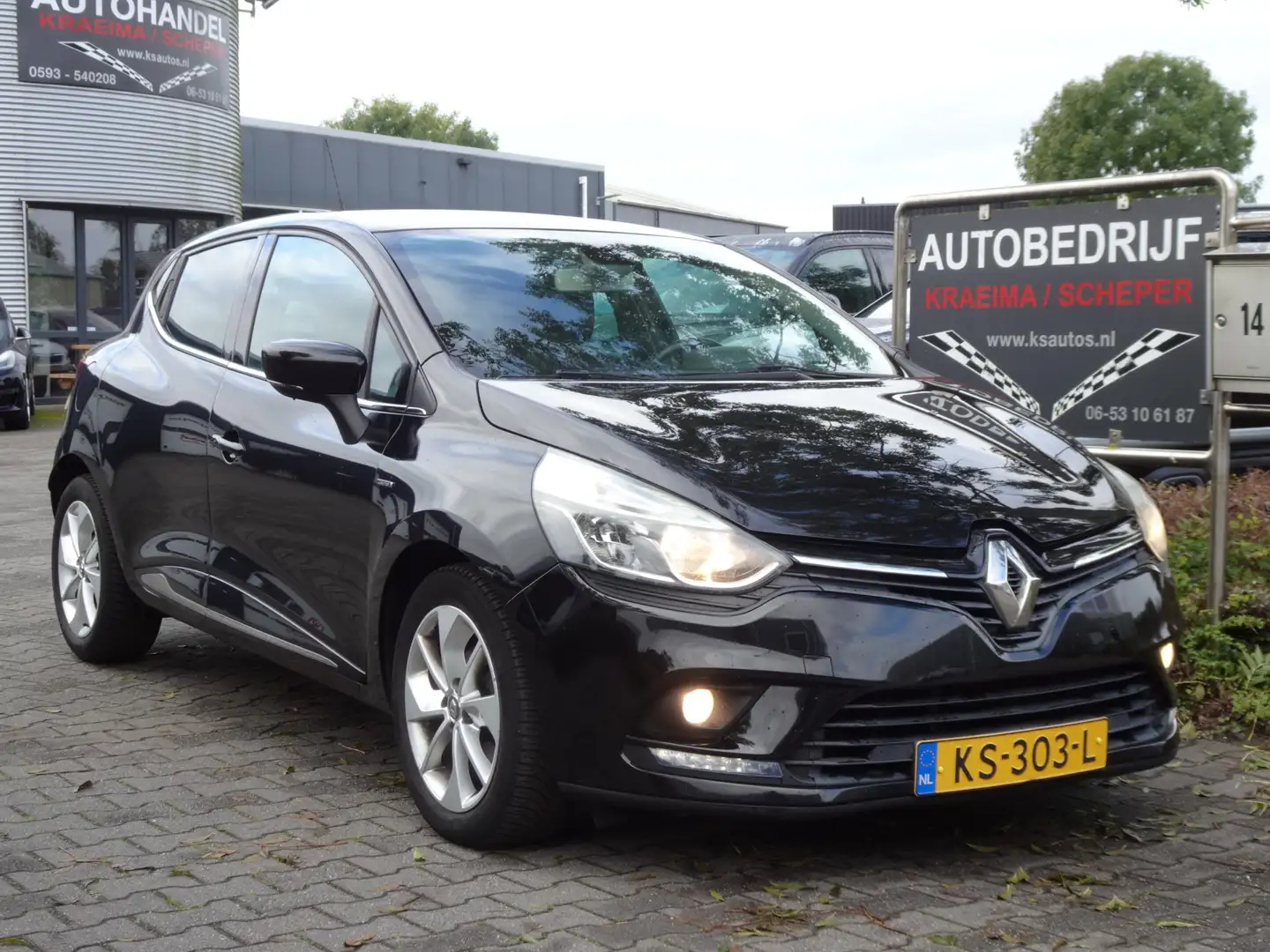 Renault Clio 0.9 TCe 5-Drs Limited Noir - 1